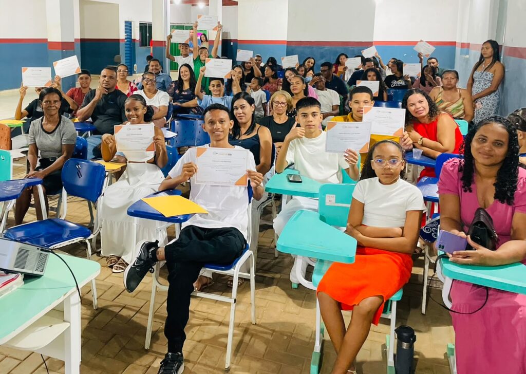 Connection Brasil realiza entrega de certificados em Sento Sé
